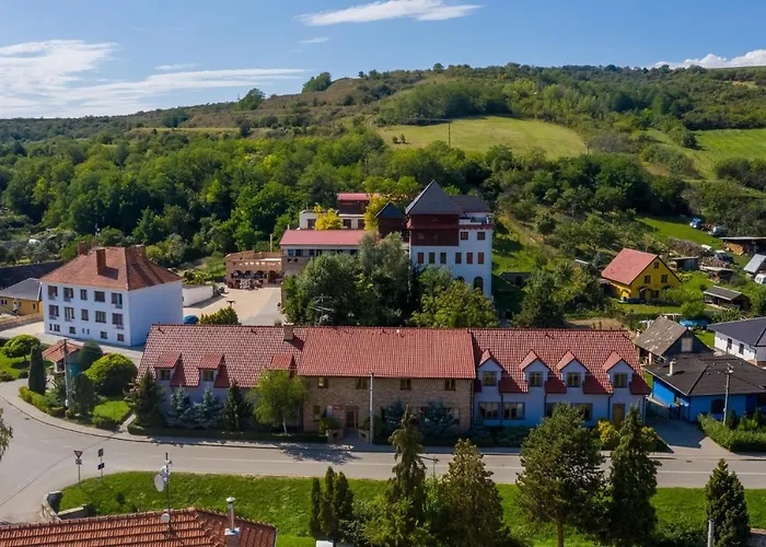 Hotel Kurdejov - Bed And Breakfast