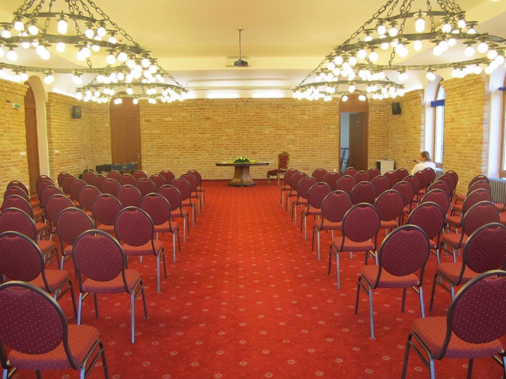 - Kurdějov