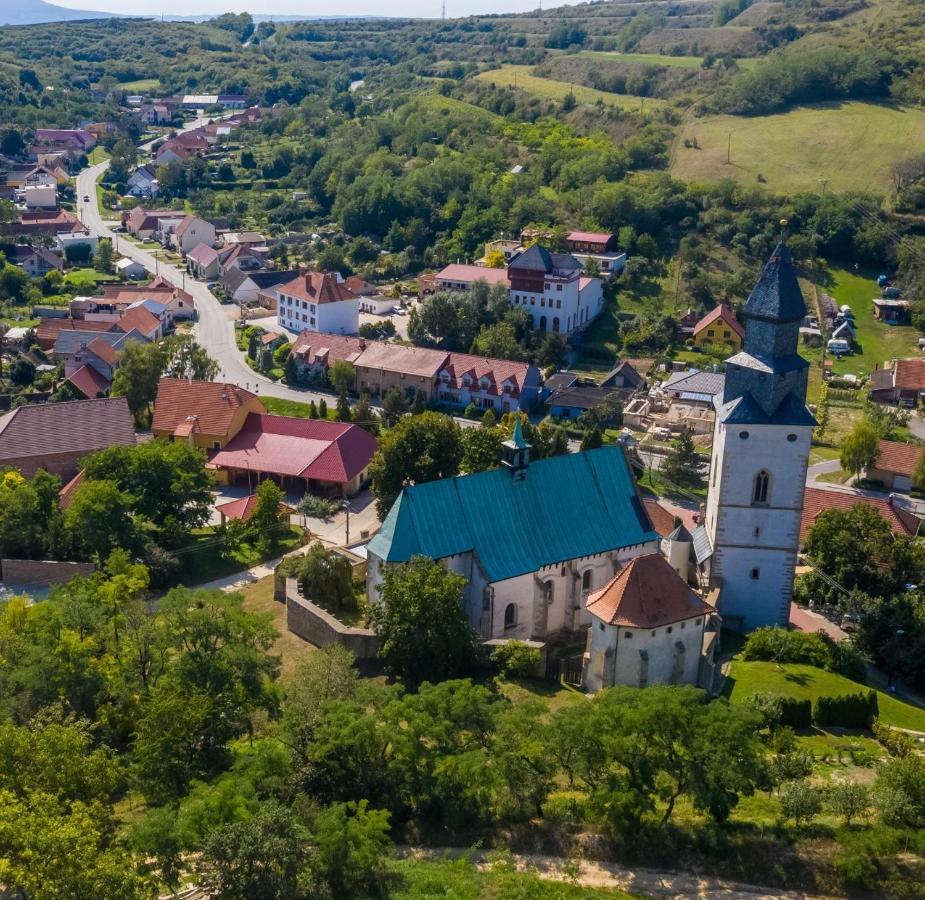 - 3* Kurdějov